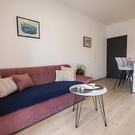 Family Apartments Brach Bol Ngoại thất bức ảnh