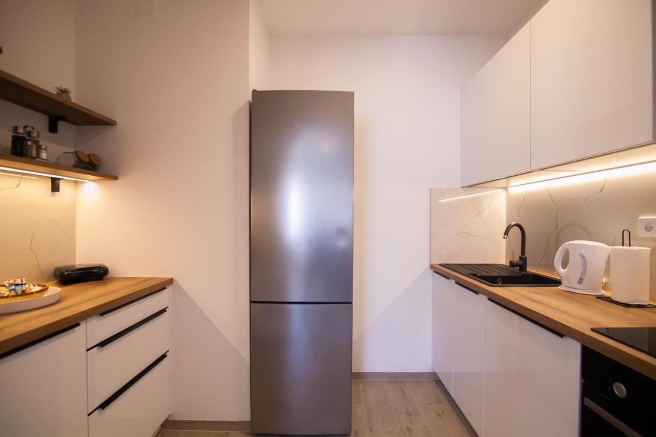 Family Apartments Brach Bol Ngoại thất bức ảnh