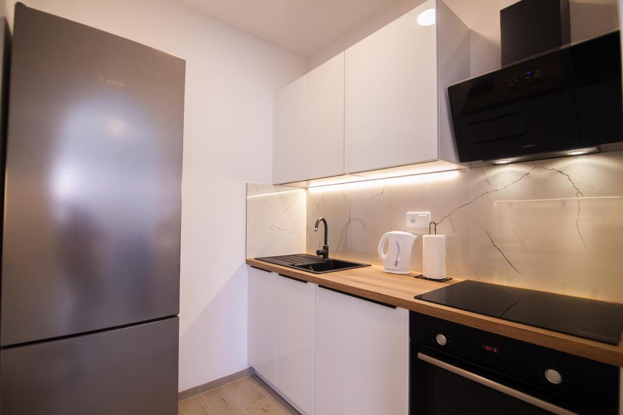Family Apartments Brach Bol Ngoại thất bức ảnh