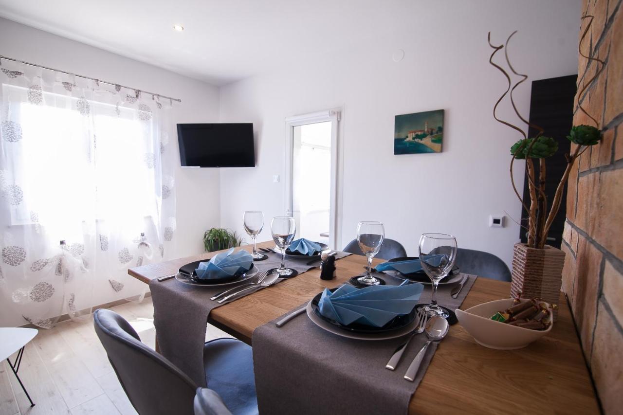 Family Apartments Brach Bol Ngoại thất bức ảnh
