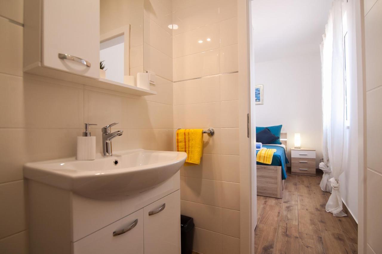 Family Apartments Brach Bol Ngoại thất bức ảnh