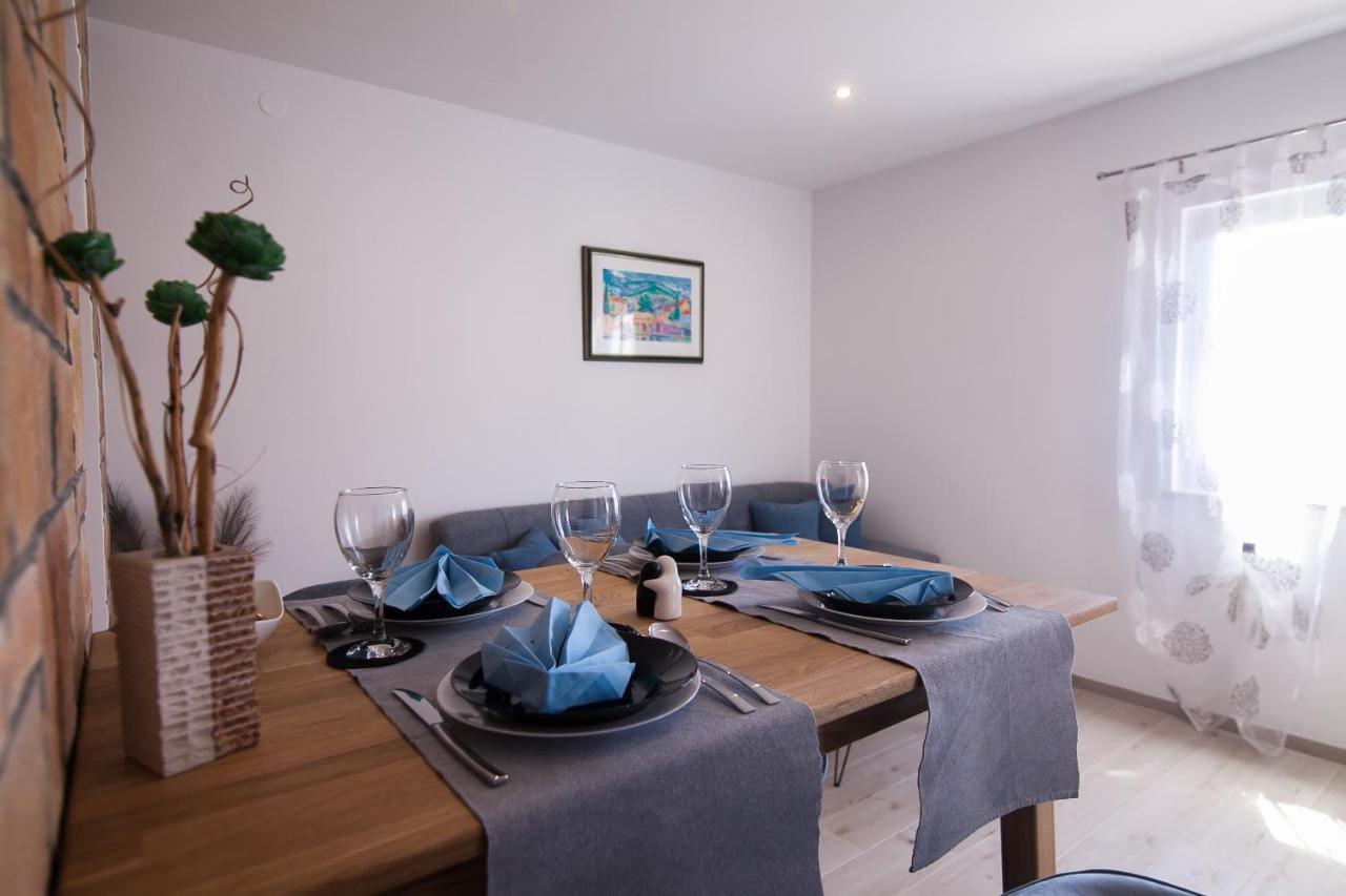 Family Apartments Brach Bol Ngoại thất bức ảnh