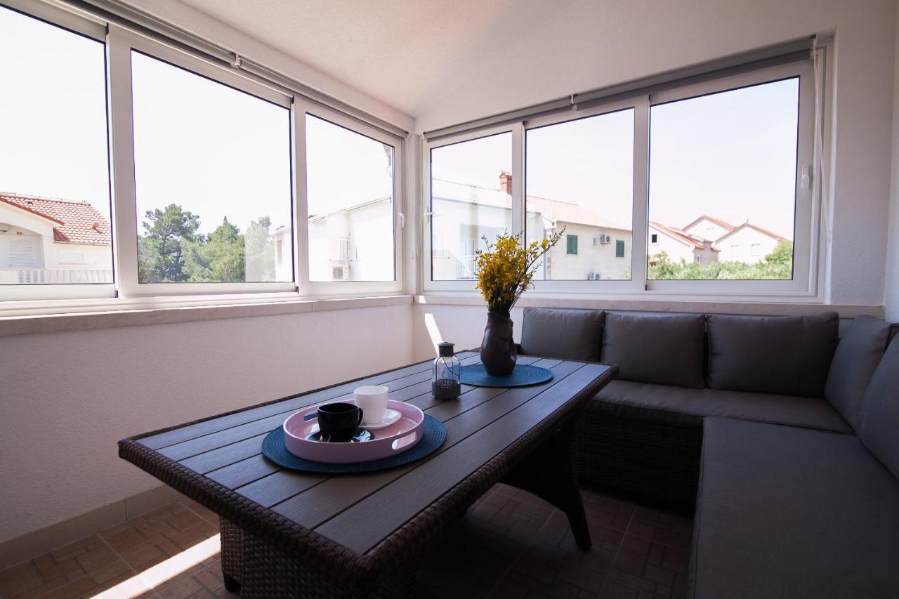 Family Apartments Brach Bol Ngoại thất bức ảnh