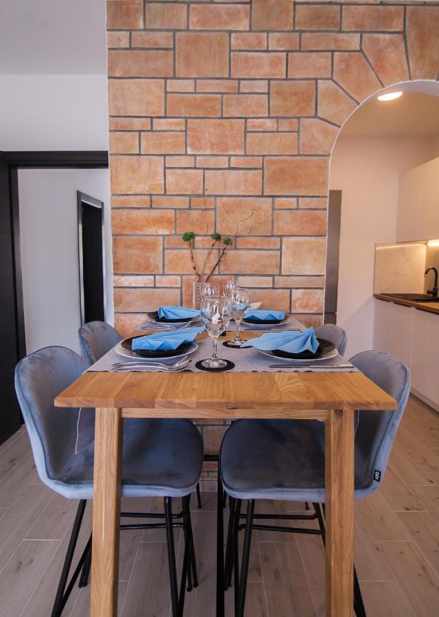 Family Apartments Brach Bol Ngoại thất bức ảnh