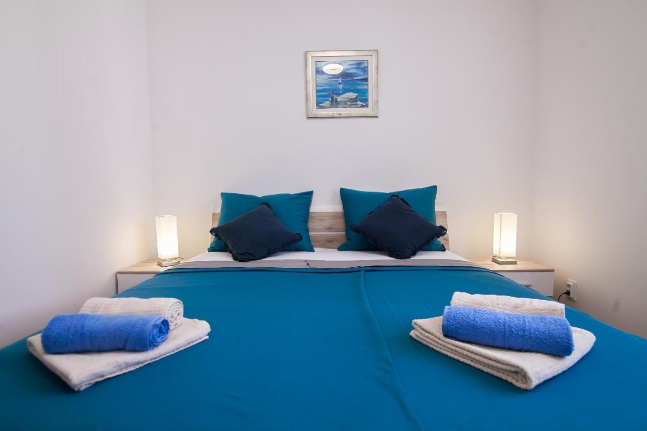 Family Apartments Brach Bol Ngoại thất bức ảnh