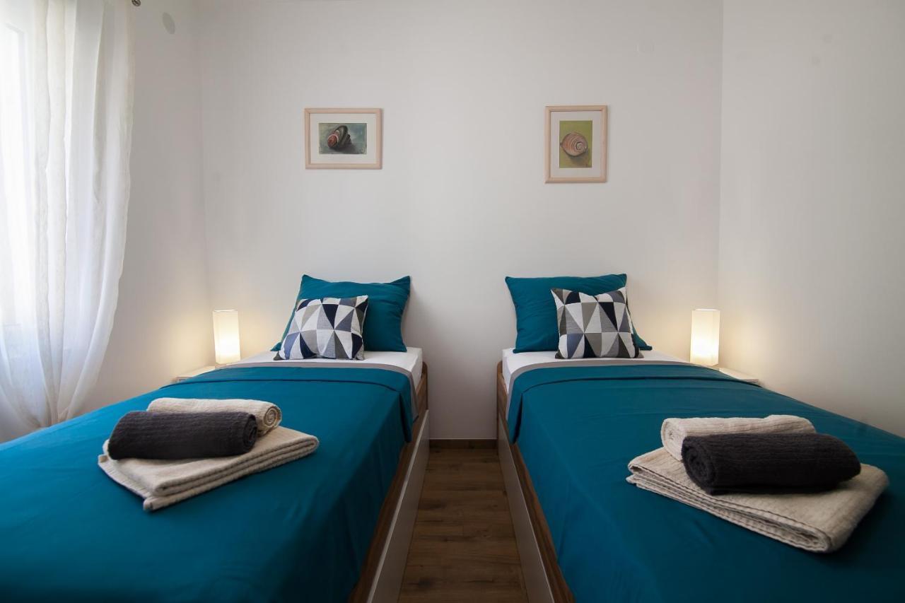 Family Apartments Brach Bol Ngoại thất bức ảnh