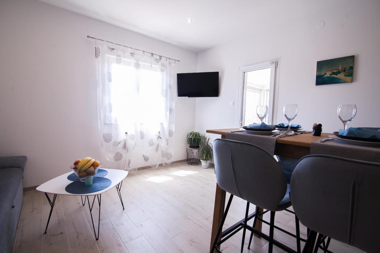 Family Apartments Brach Bol Ngoại thất bức ảnh