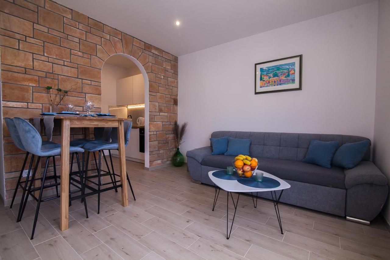 Family Apartments Brach Bol Ngoại thất bức ảnh