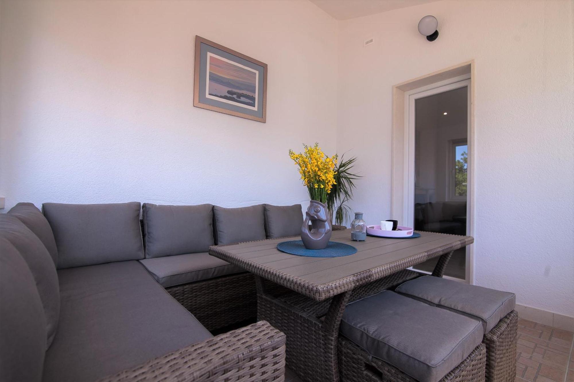 Family Apartments Brach Bol Ngoại thất bức ảnh