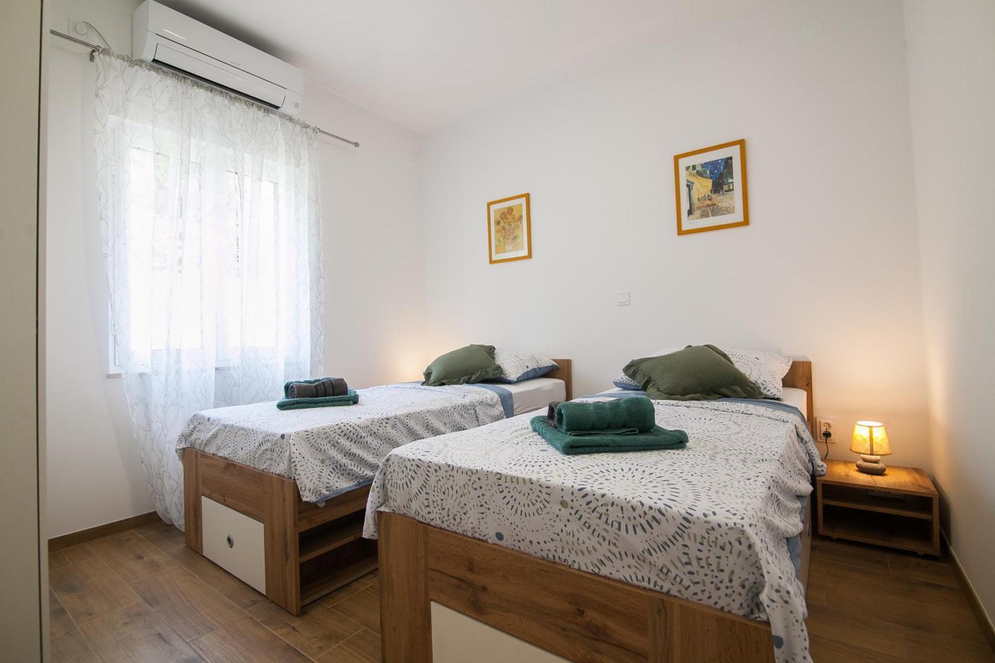 Family Apartments Brach Bol Ngoại thất bức ảnh