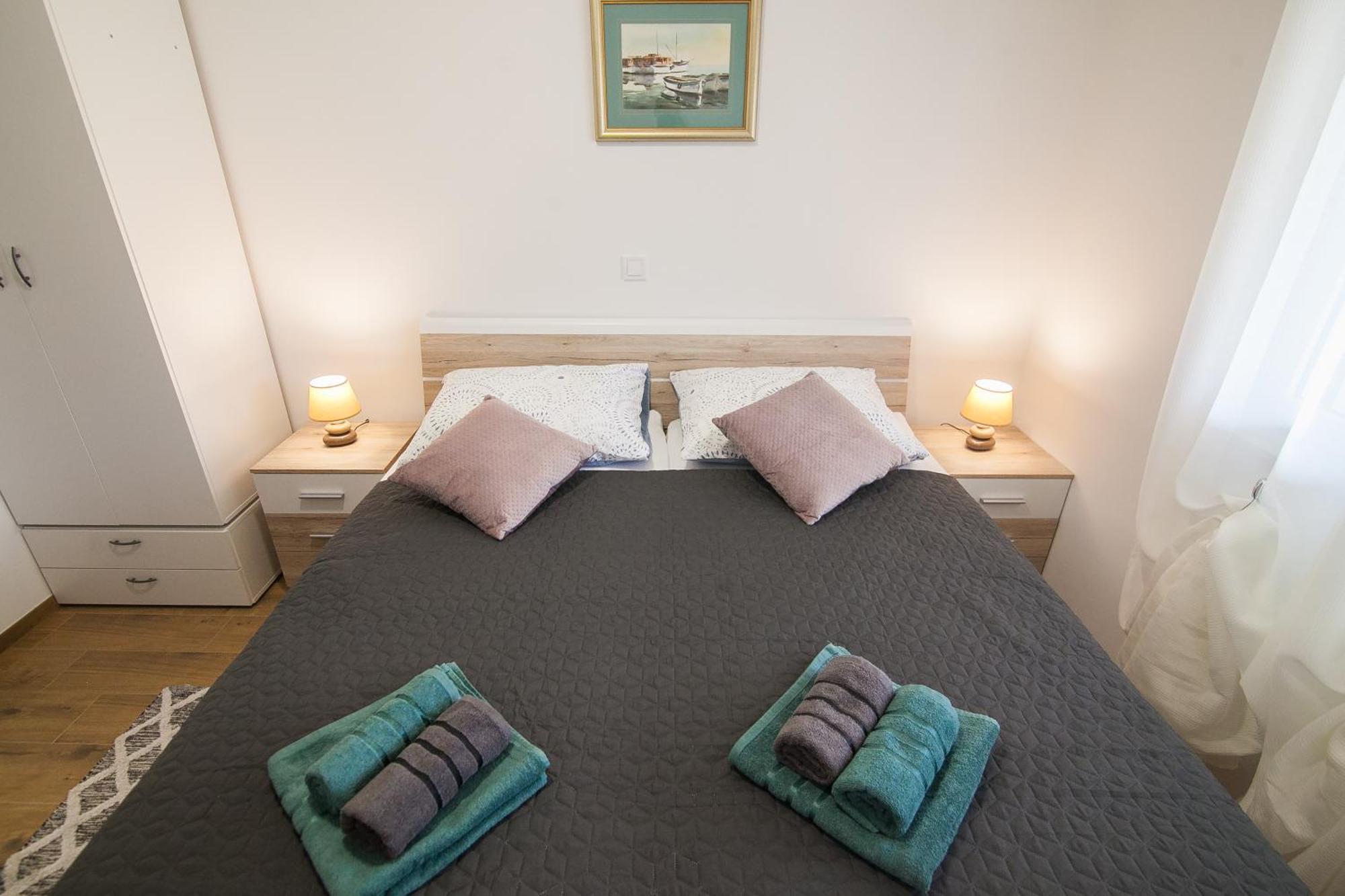 Family Apartments Brach Bol Ngoại thất bức ảnh