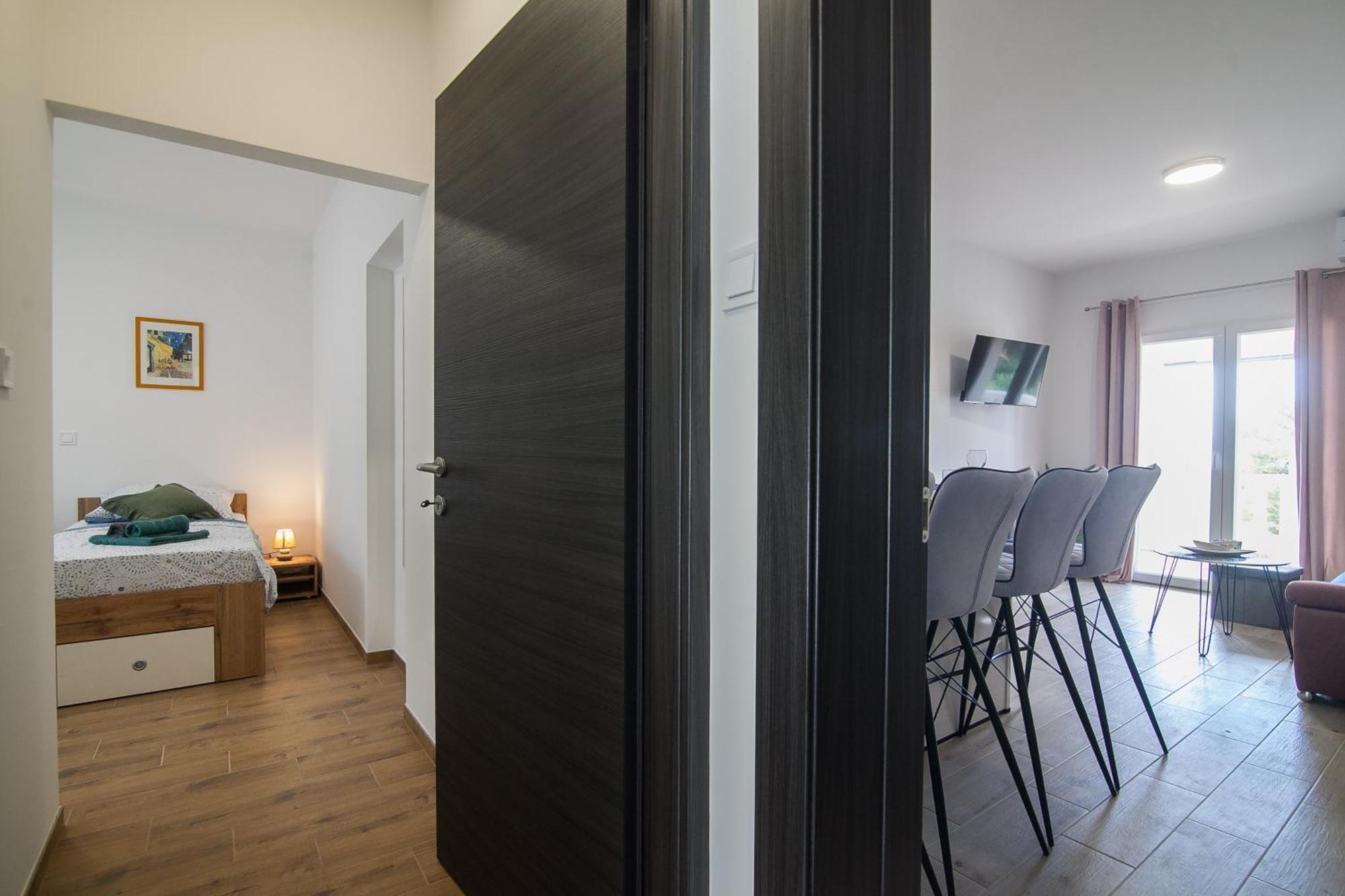 Family Apartments Brach Bol Ngoại thất bức ảnh
