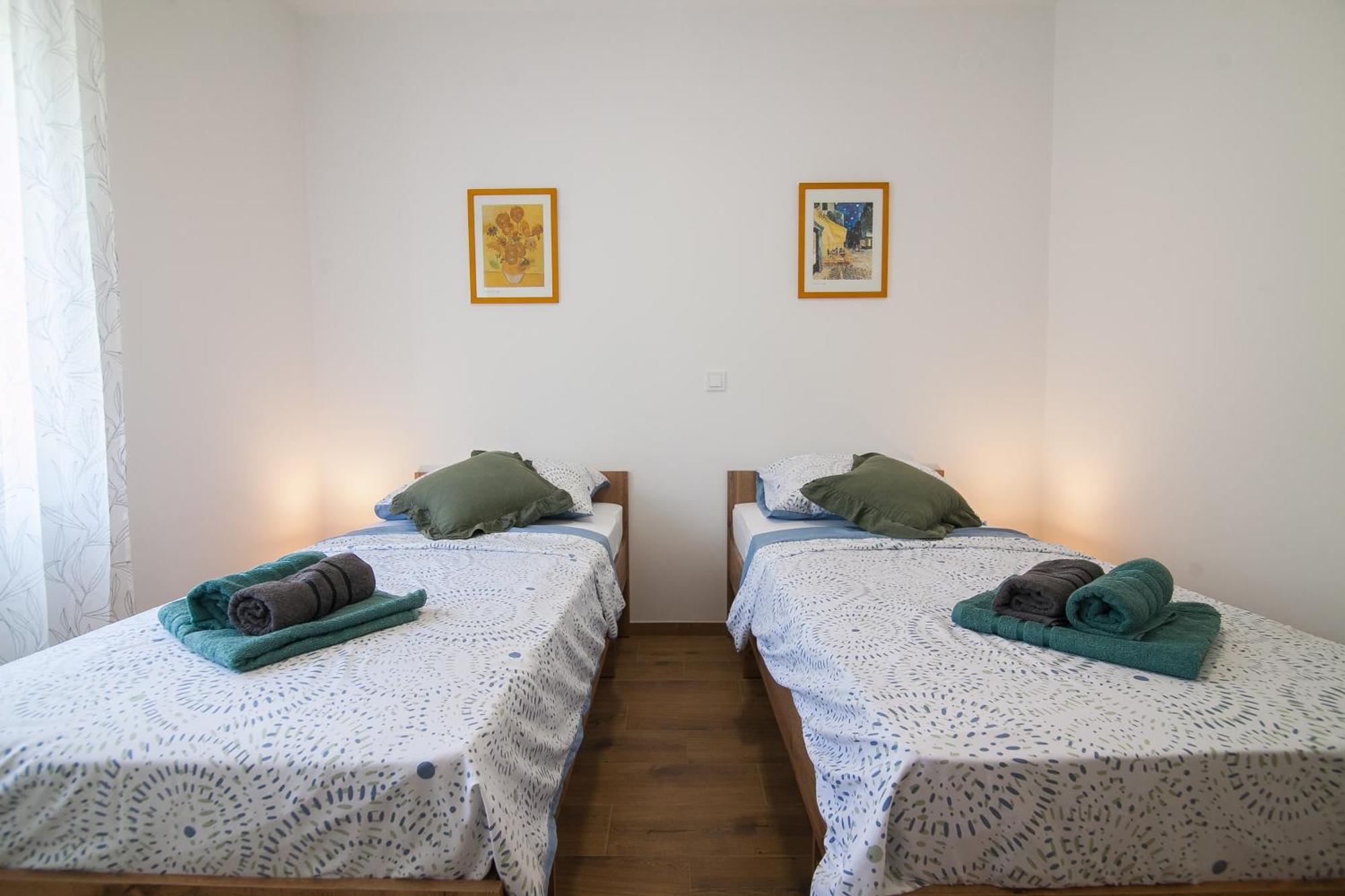 Family Apartments Brach Bol Ngoại thất bức ảnh