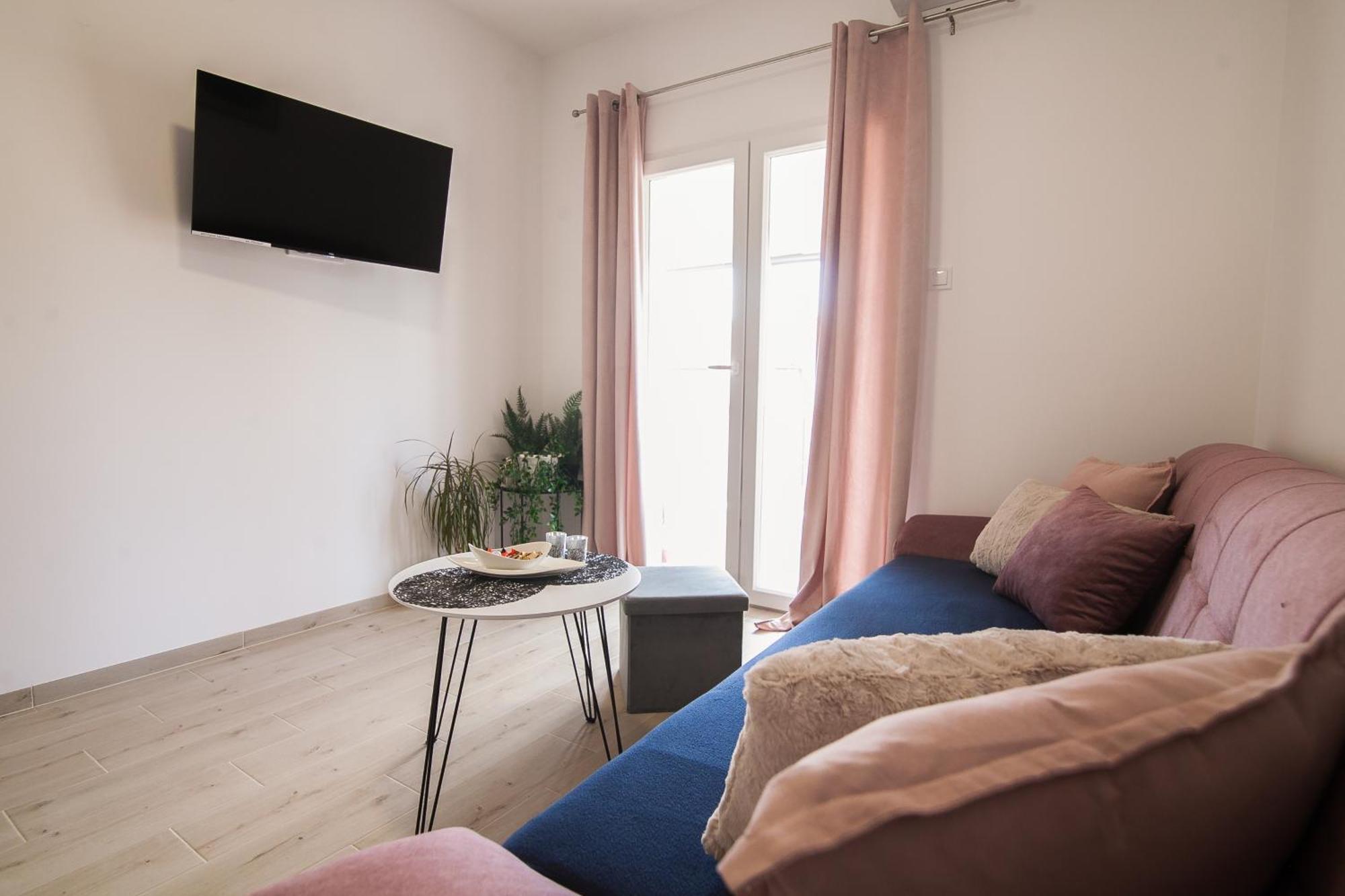 Family Apartments Brach Bol Ngoại thất bức ảnh